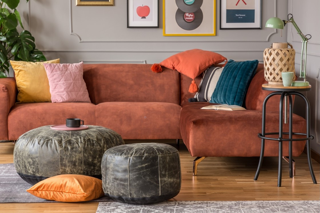 JAK USTAWIĆ NAROŻNIK W MAŁYM SALONIE? PORADY DO MAŁYCH WNĘTRZ